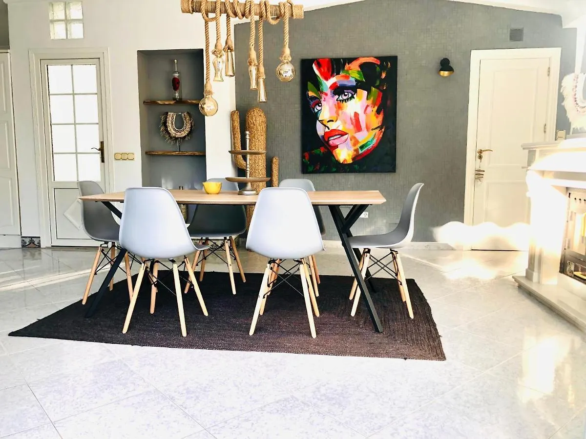 Homestay Villa Bora Bora Marbella