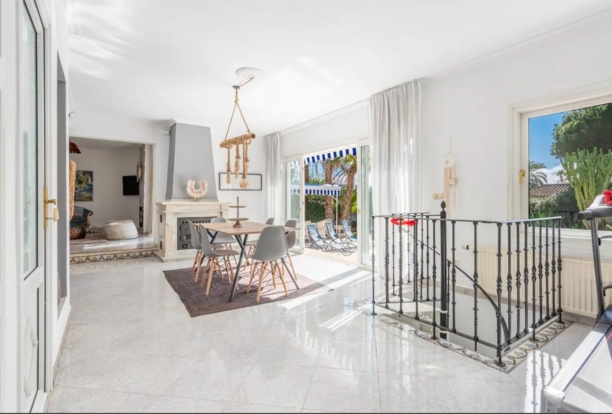 Villa Bora Bora Marbella Homestay