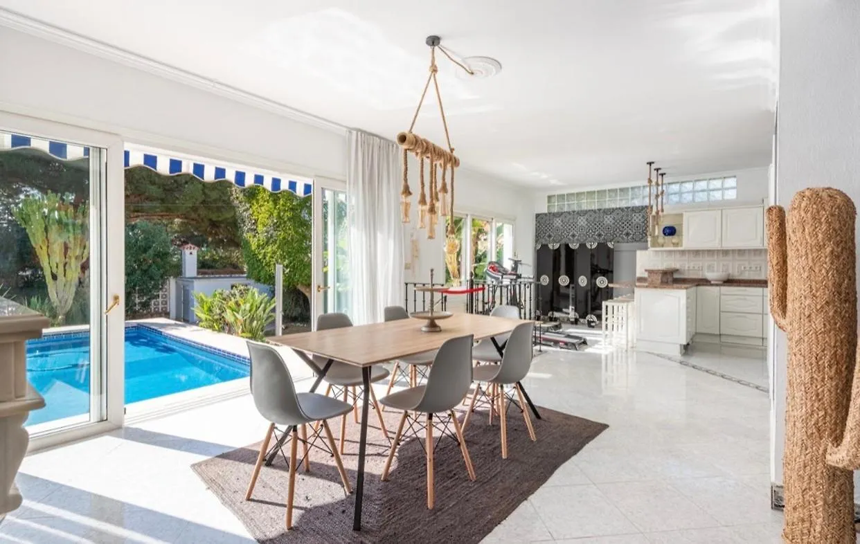 Homestay Villa Bora Bora Marbella Spain