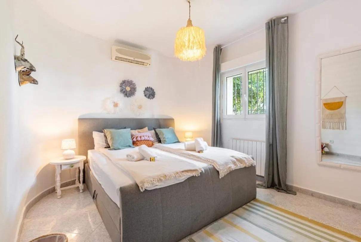Villa Bora Bora Marbella Homestay